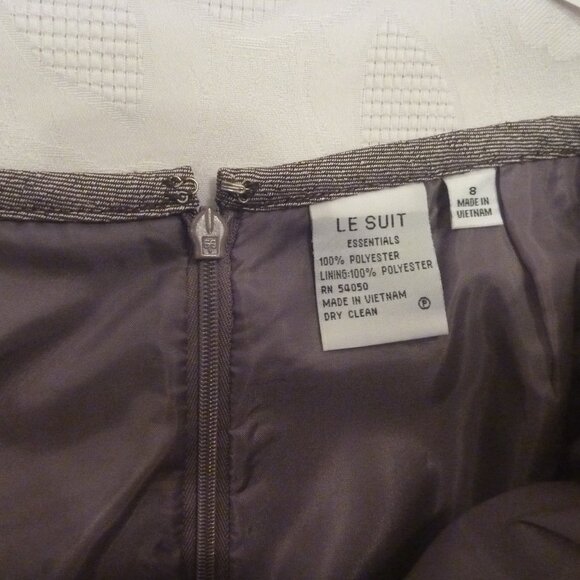 New Le Suit Skirt Set Size 8 Ruffle Pleated Hem Tan Beige Lapel Scarf 3-Piece - Picture 6 of 15